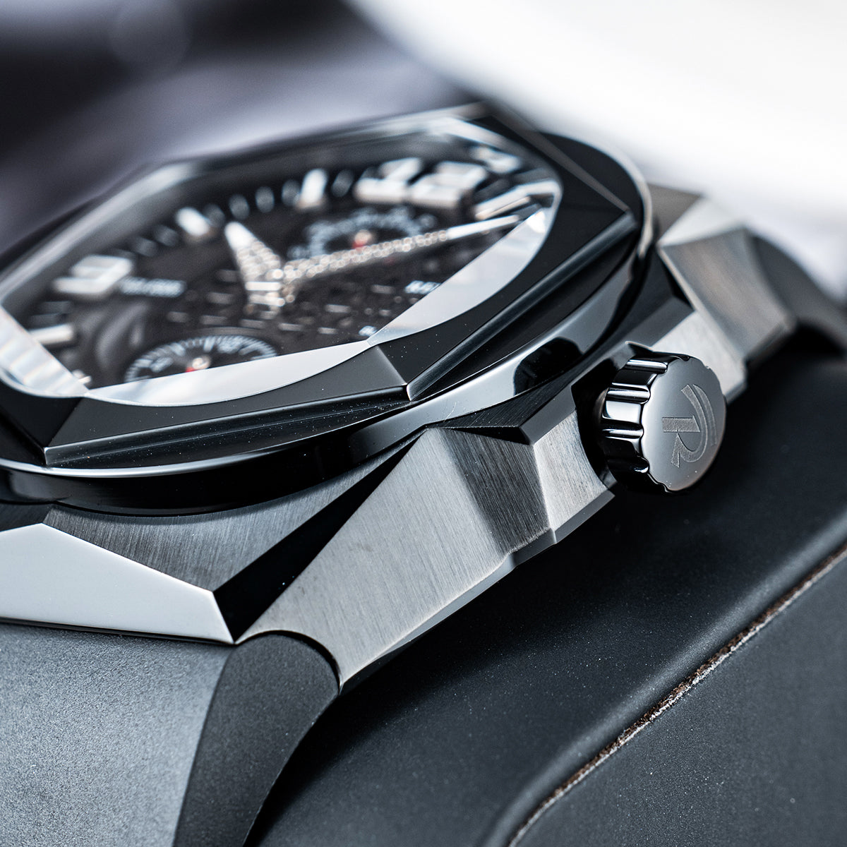 Reef Tiger Men's Black Shark Traveler Multifunctional Automatic Mechanical Dive Watch RGA6906 Black image 3