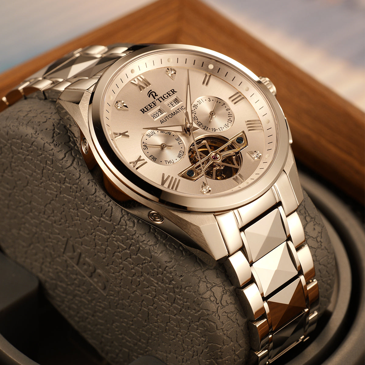 Reef Tiger Men's Classic Motion Day Date Automatic Watch RGA8235 image 5