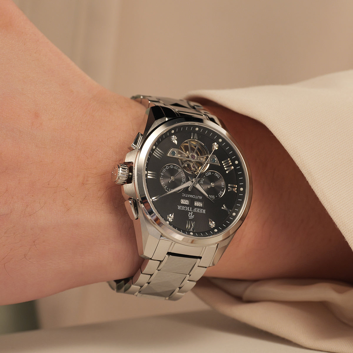 Reef Tiger Men's Classic Motion Day Date Automatic Watch RGA8235 image 4