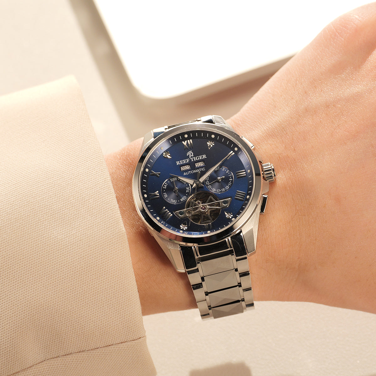 Reef Tiger Men's Classic Motion Day Date Automatic Watch RGA8235 image 5