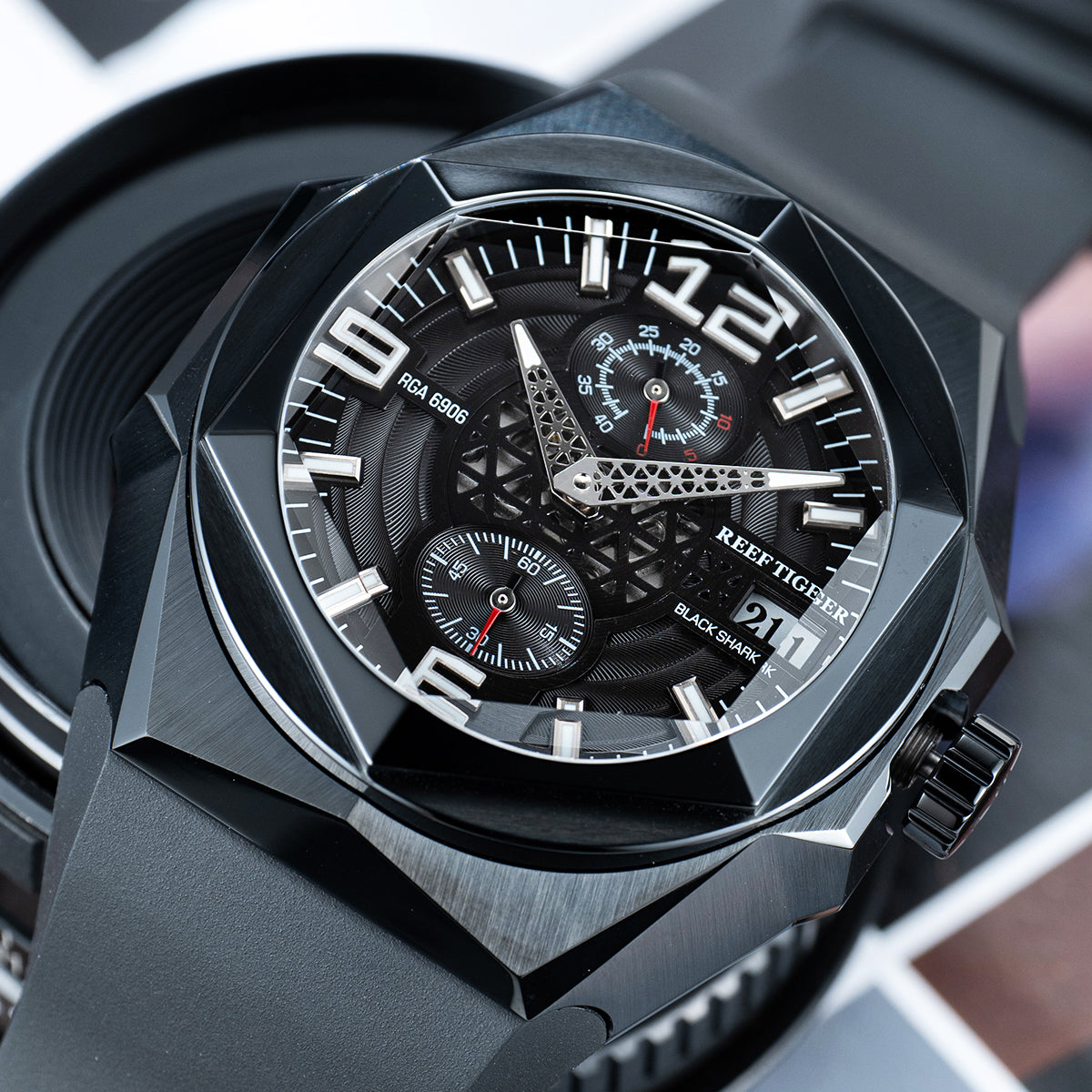 Reef Tiger Men's Black Shark Traveler Multifunctional Automatic Mechanical Dive Watch RGA6906 Black image 1