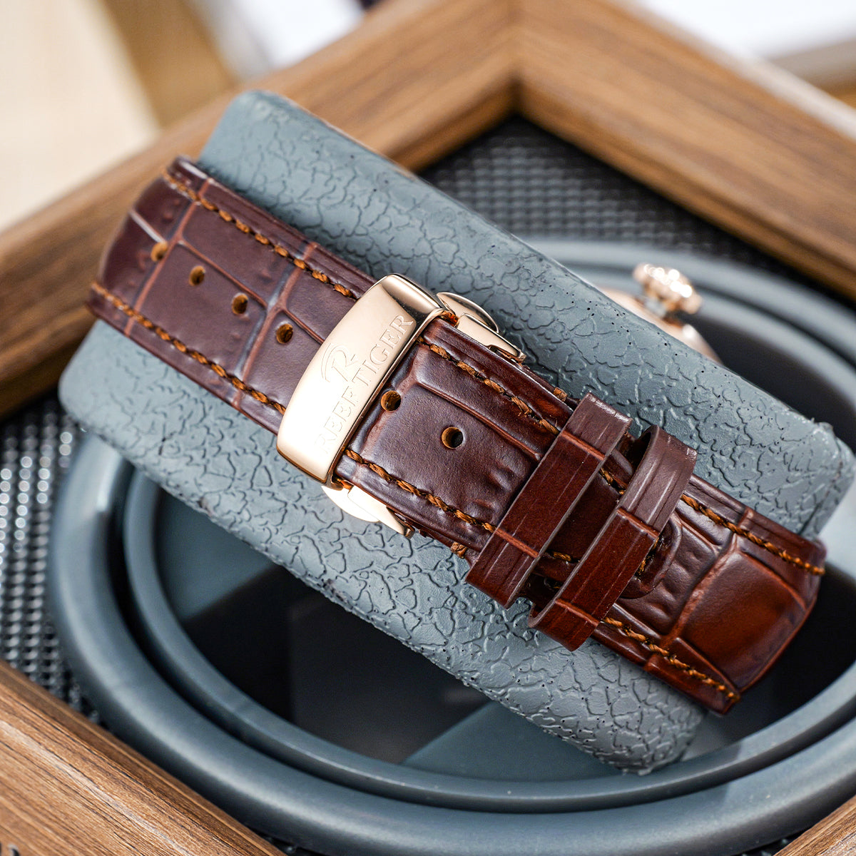 Reef Tiger Men's Artist Master II Mechanical Calendar Moon Phase Watch RGA1963 Rose/White image 7