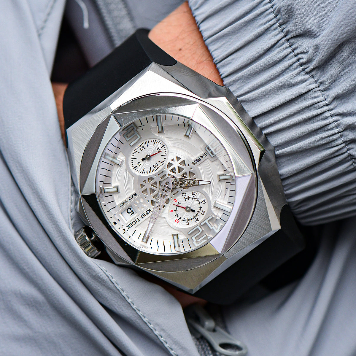 Reef Tiger Men's Black Shark Traveler Multifunctional Automatic Mechanical Dive Watch RGA6906 Silver/Black image 4