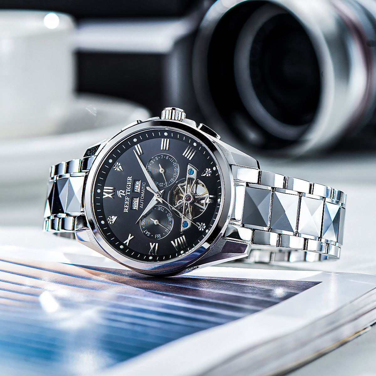 Reef Tiger Men's Classic Motion Day Date Automatic Watch RGA8235 image 2