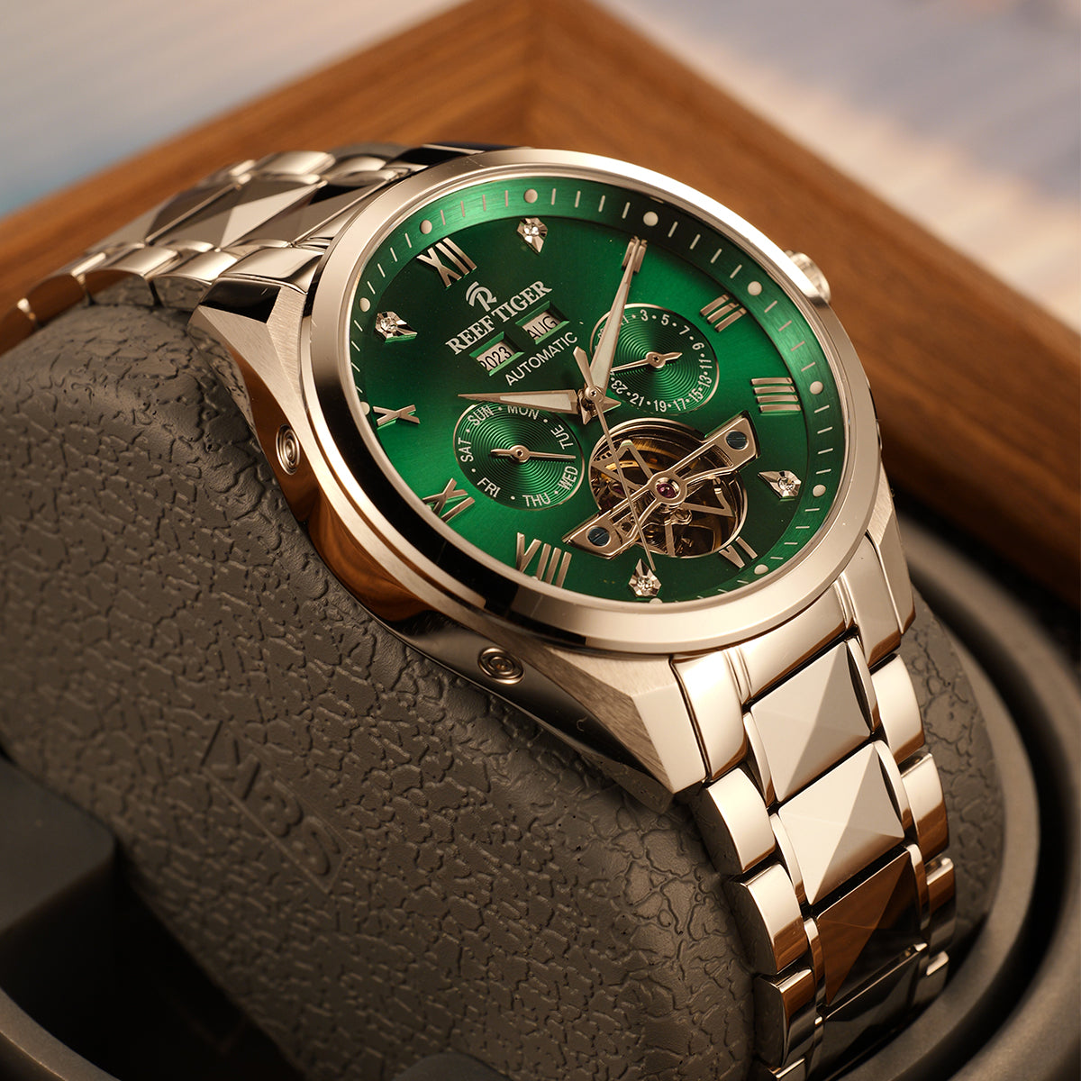 Reef Tiger Men's Classic Motion Day Date Automatic Watch RGA8235 image 5