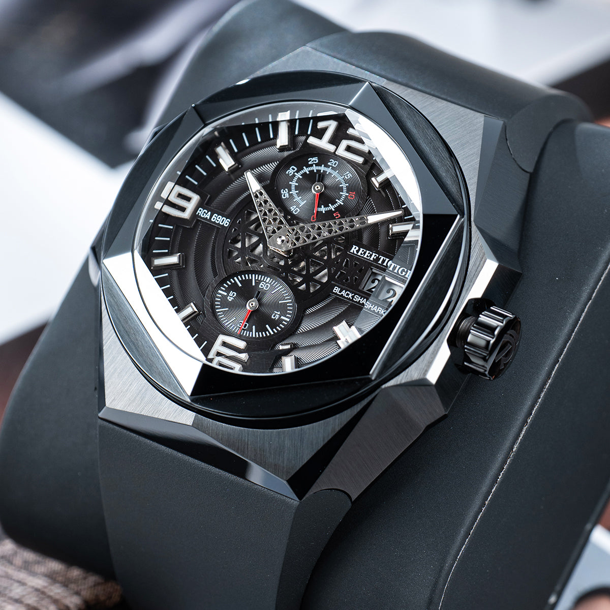 Reef Tiger Men's Black Shark Traveler Multifunctional Automatic Mechanical Dive Watch RGA6906 Black image 2
