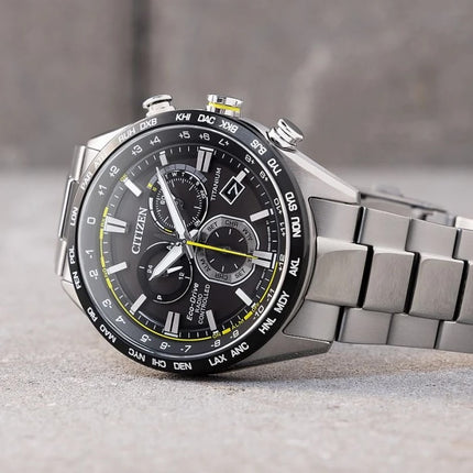 R1.00 AUCTION**CITIZEN** Men's SUPER TITANIUM Eco-Drive Watch CB5947-80E