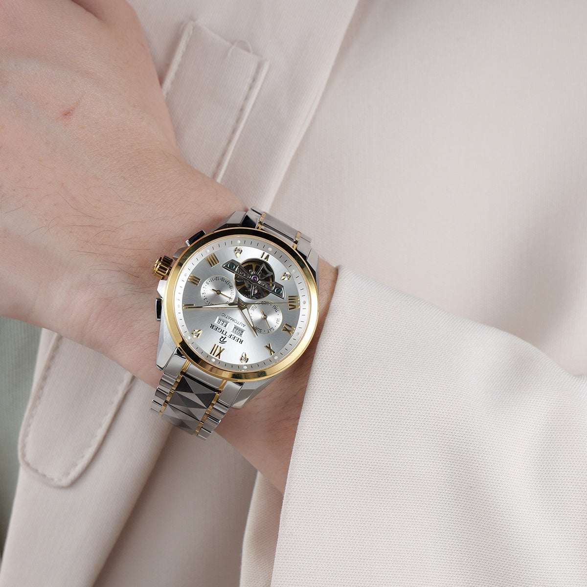 Reef Tiger Men's Classic Motion Day Date Automatic Watch RGA8235 image 3