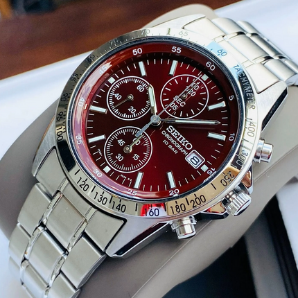 SEIKO Men's Classic Chronograph Date Watch Red