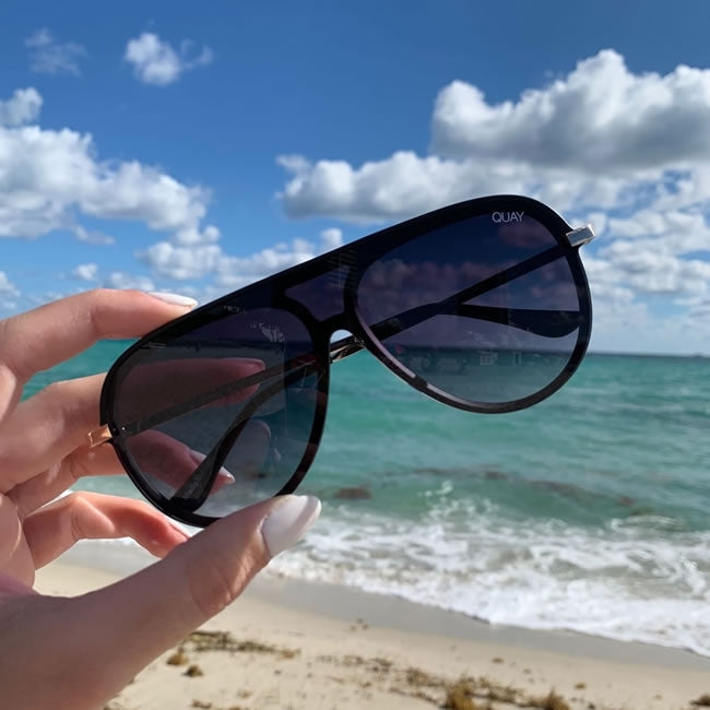 QUAY EMPIRE Sunglasses