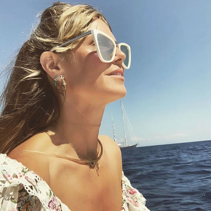 QUAY REINA Sunglasses